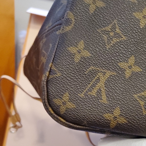 Louis Vuitton Neverfull MM with pouch in Beige Interior. - Picture 7 of 17